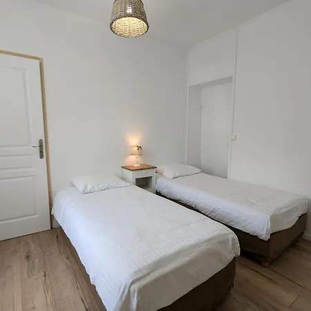 L De La Petillerie *