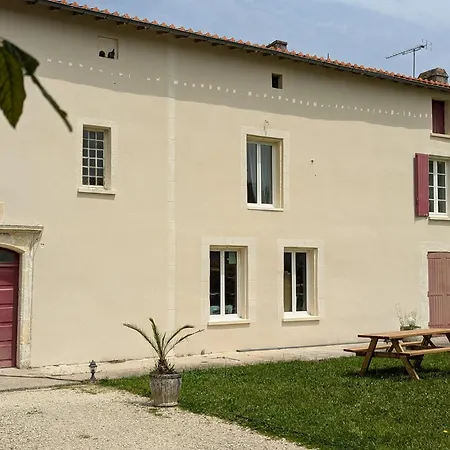 L De La Petillerie Apartment *