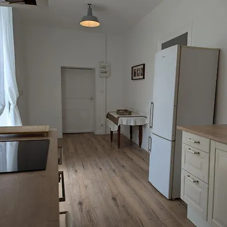 L De La Petillerie *