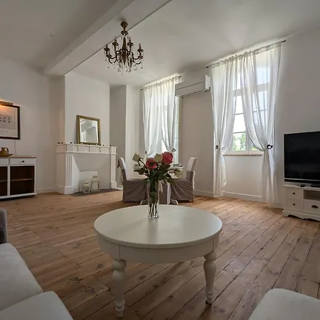 شقة L De La Petillerie *