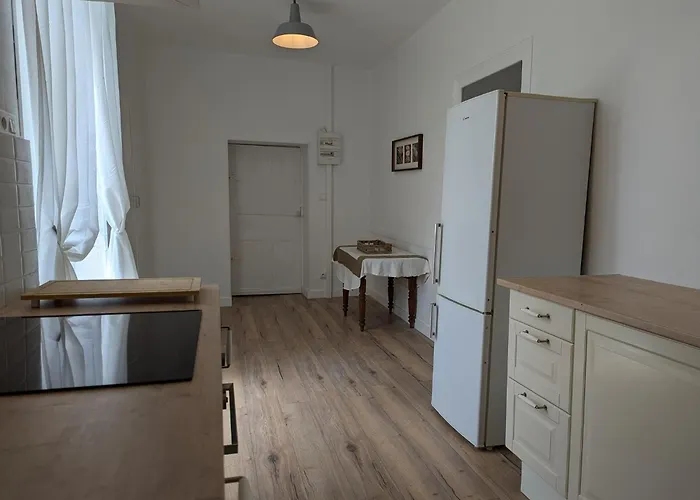 L De La Petillerie *